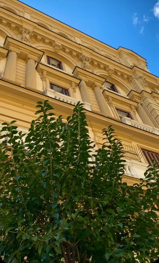 Quatrum Napoli - B&B Luaran gambar